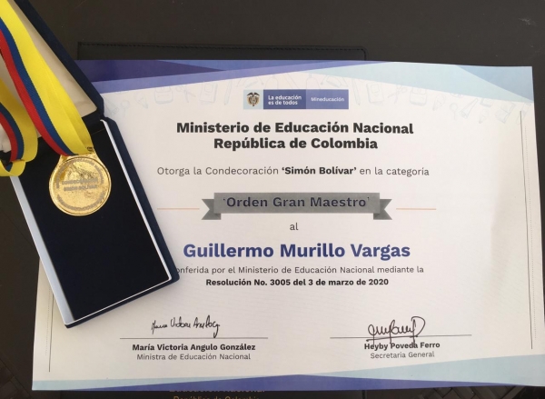 Profesor Guillermo Murillo recibi&oacute; condecoraci&oacute;n y reconocimiento de parte del Ministerio de Educaci&oacute;n Nacional