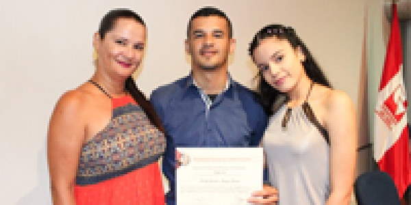 Estudiantes de Administraci&oacute;n reciben est&iacute;mulos acad&eacute;micos