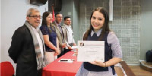 Estudiantes de Administraci&oacute;n recibieron est&iacute;mulos acad&eacute;micos