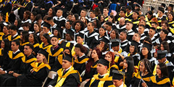 &lrm;Felicitaciones a los egresados de la Facultad de Ciencias de la Administraci&oacute;n