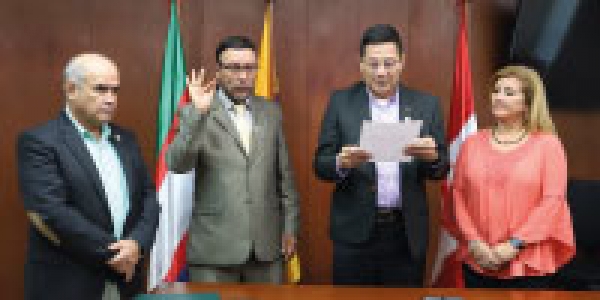 Nuevo decano de la Facultad de Administraci&oacute;n tom&oacute; posesi&oacute;n de su cargo