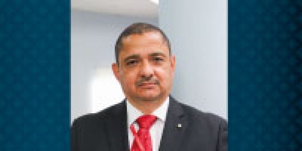 Profesor recibe menci&oacute;n de honor por lucha contra la corrupci&oacute;n