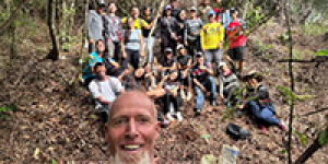 La Facultad de Ciencias de la Administraci&oacute;n vuelve a sembrar vida en el Cerro de las Tres Cruces