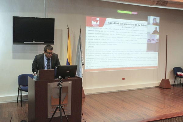 Profesor recibe Menci&oacute;n de Tesis Meritoria por su investigaci&oacute;n doctoral