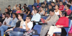 &iquest;Emplearse o Emprender? Dos opciones con sus propios desaf&iacute;os